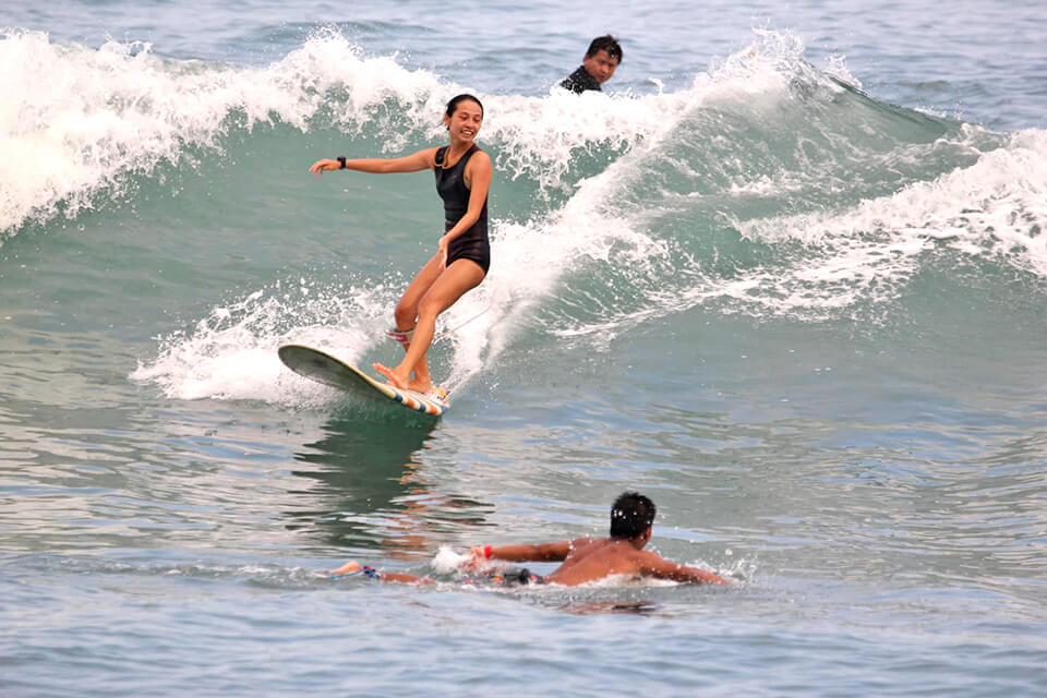 surf etiquette get out of the way